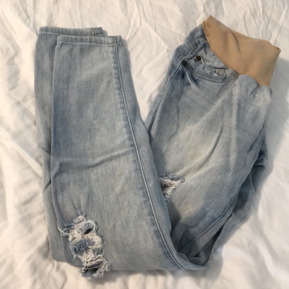 Distressed maternity jeans